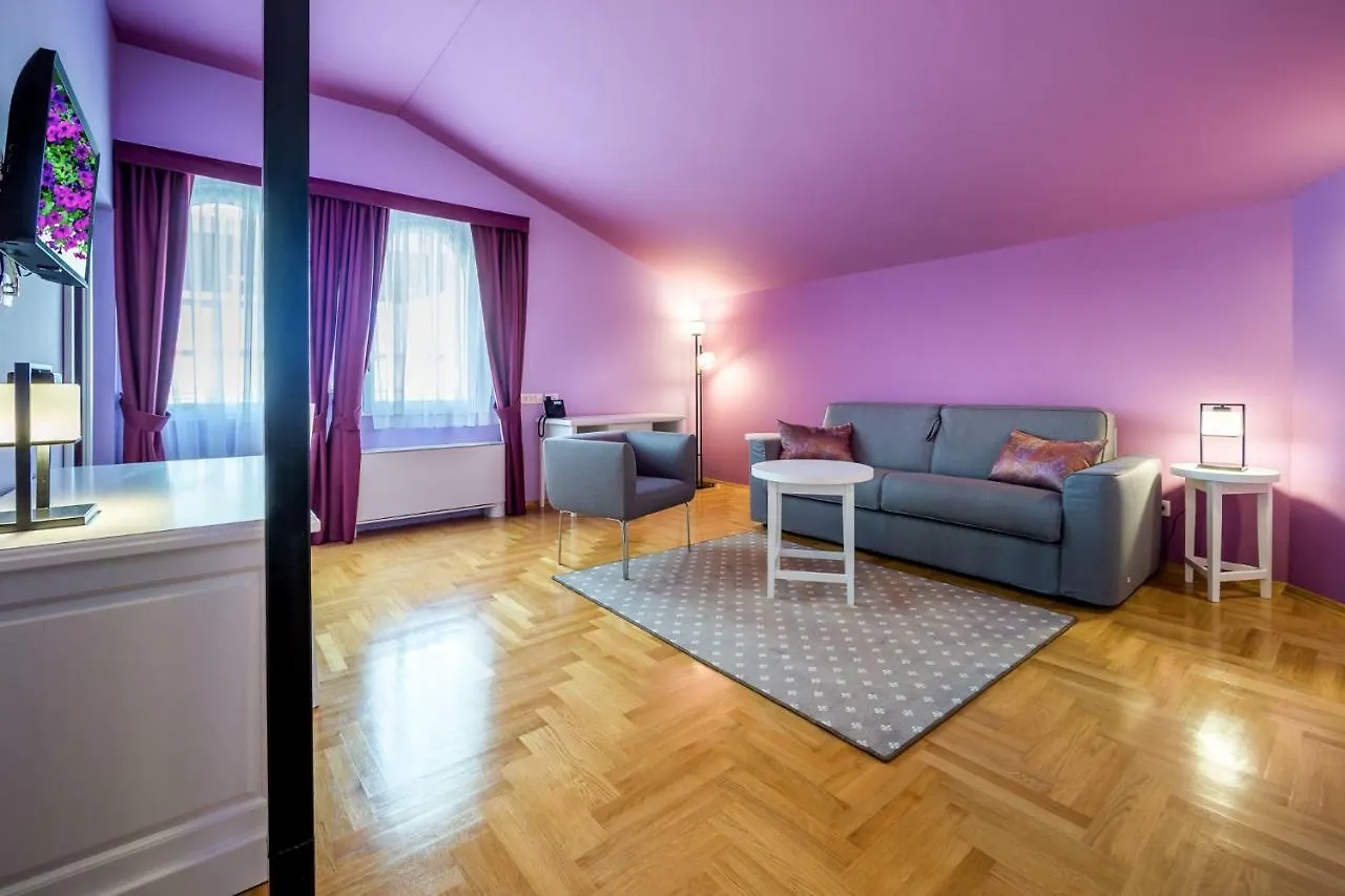 Hotel Domino Οπατία