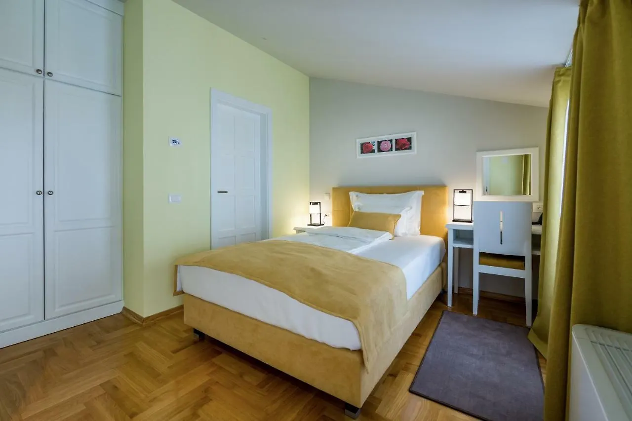 Hotel Domino Οπατία