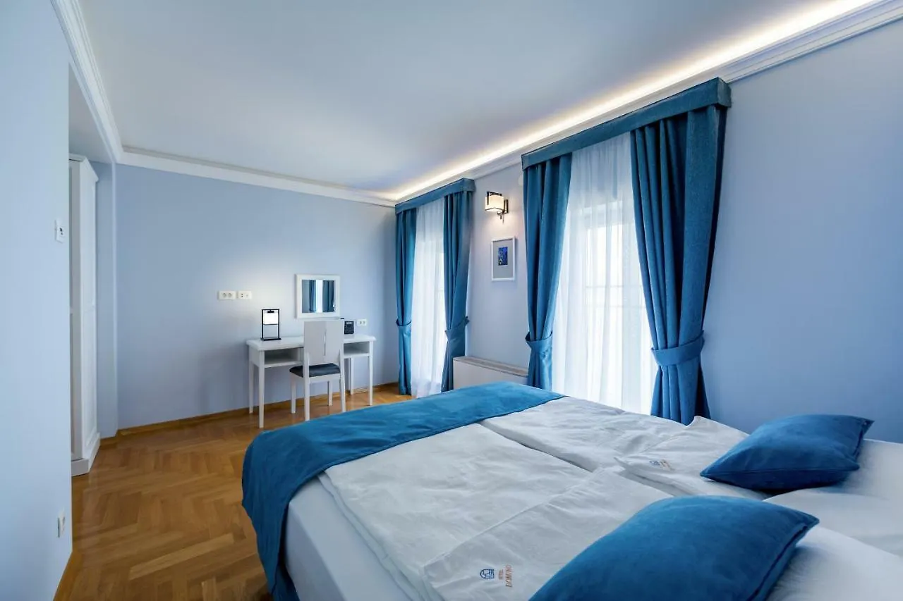 Hotel Domino Οπατία