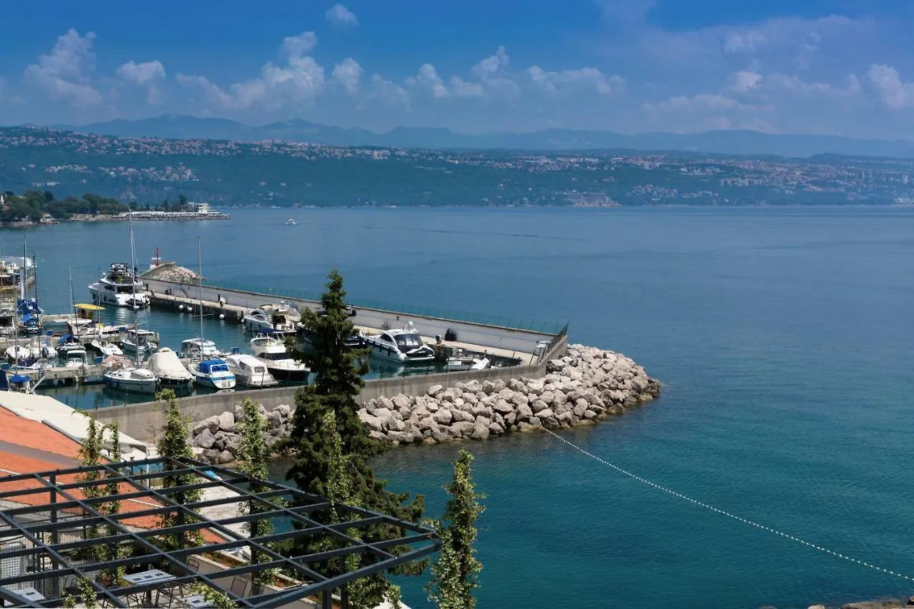 Hotel Domino Οπατία