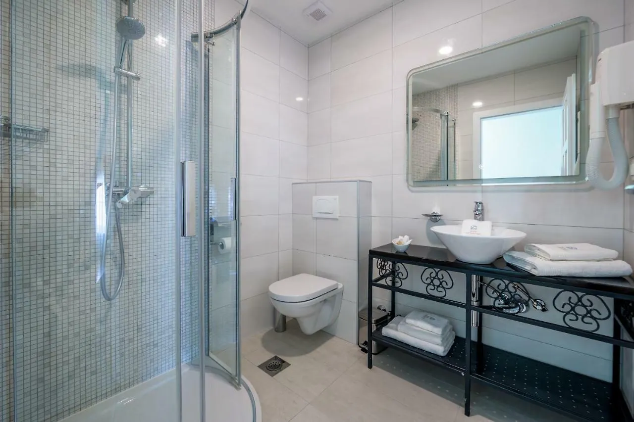Hotel Domino Οπατία