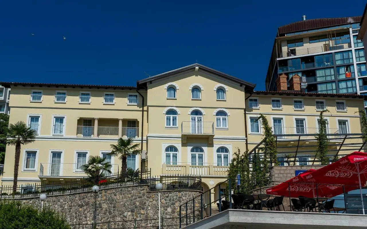 Hotel Domino Οπατία