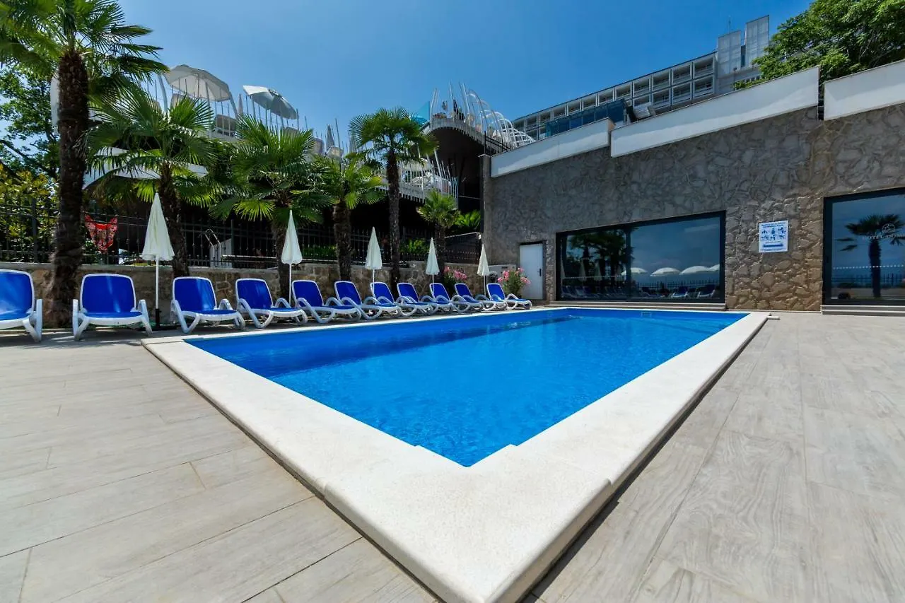 Hotel Domino Οπατία