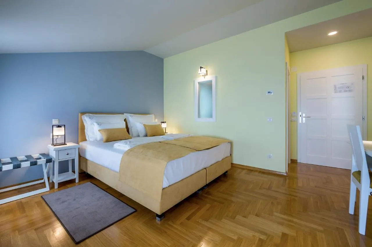 Hotel Domino Opatija 4*,