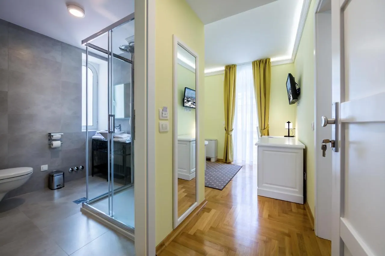 Hotel Domino Οπατία