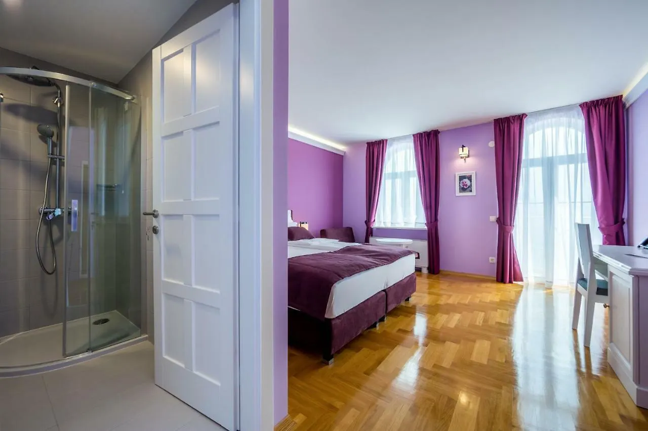 Hotel Domino