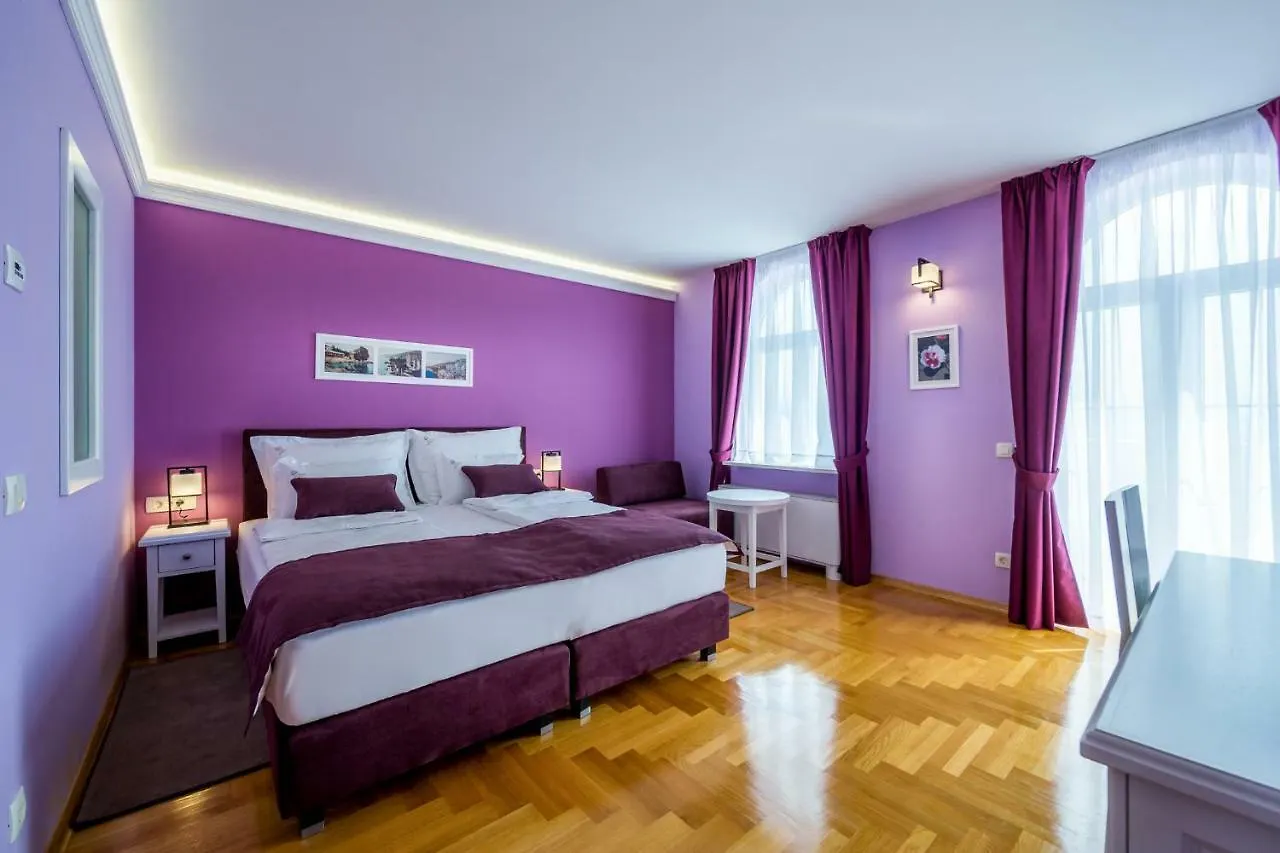 Hotel Domino